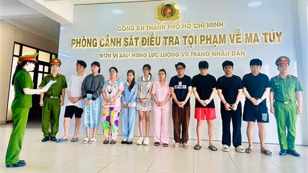 Bắt giữ 8 người Hàn Quốc tàng trữ, tổ chức sử dụng trái phép chất ma túy