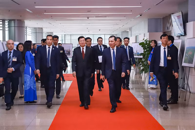 Tổng Bí thư, Chủ tịch nước CHDCND Lào thăm, làm việc tại EVN -0