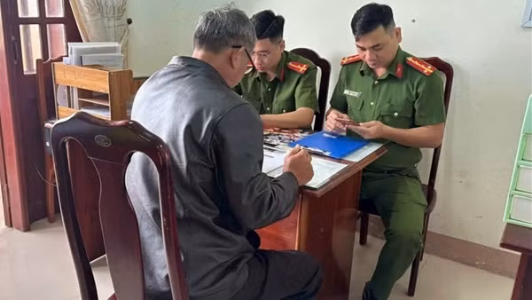 Chia sẻ thông tin sai sự thật về Công an, người đàn ông bị xử phạt