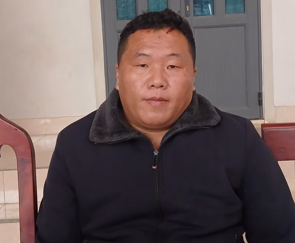 Công an xã Nậm Cắn bắt giữ đối tượng truy nã sau gần 17 năm lẩn trốn -1