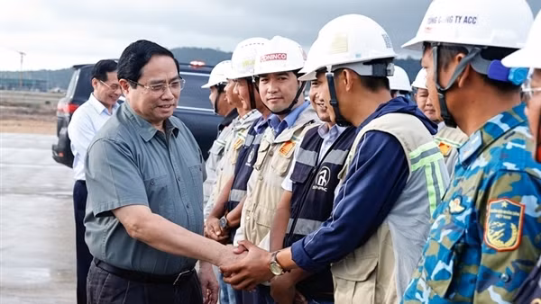 Thủ tướng: "Không lãng phí một ngày" trong triển khai các dự án phục vụ APEC tại Phú Quốc