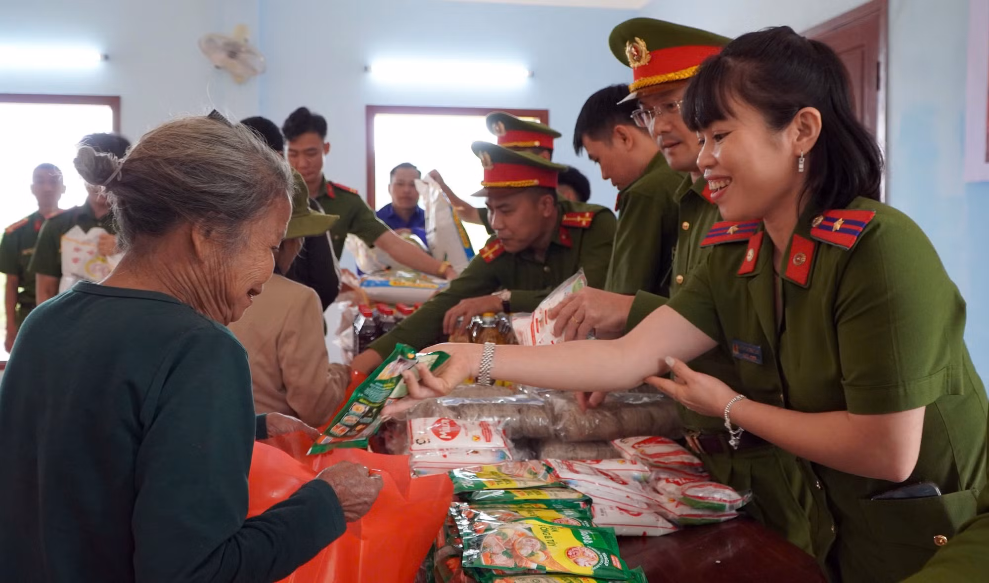 Mang Xuân sớm đến với đồng bào vùng sâu, vùng xa tại Đà Nẵng -0