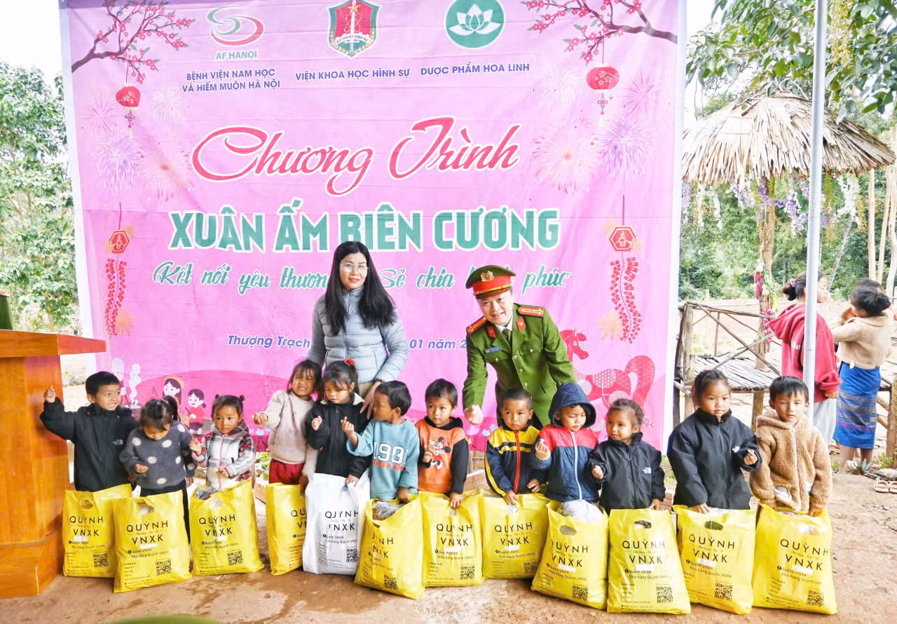 Viện khoa học hình sự hoạt động “Xuân tình nguyện” trao quà cho gia đình chính sách, hoàn cảnh khó khăn -1