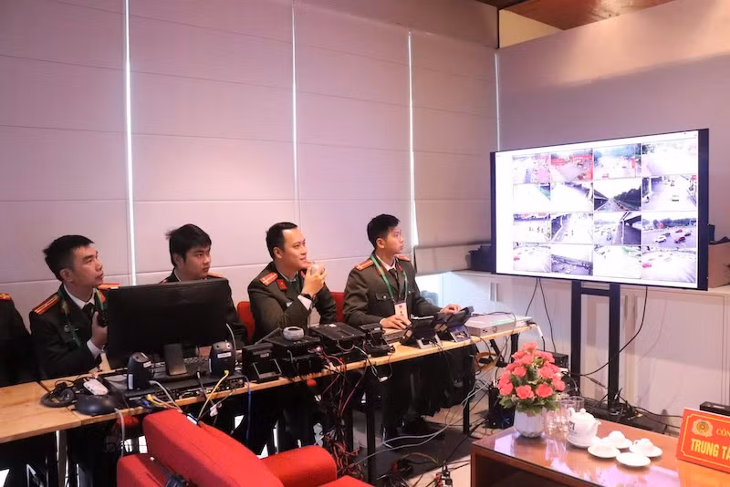 Đêm trắng tại nơi tuyến đầu kết nối, điều hành bảo vệ tuyệt đối an ninh, an toàn Đại hội XIV của Đảng -1