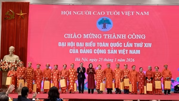 Người cao tuổi Việt Nam một lòng sắt son với Đảng