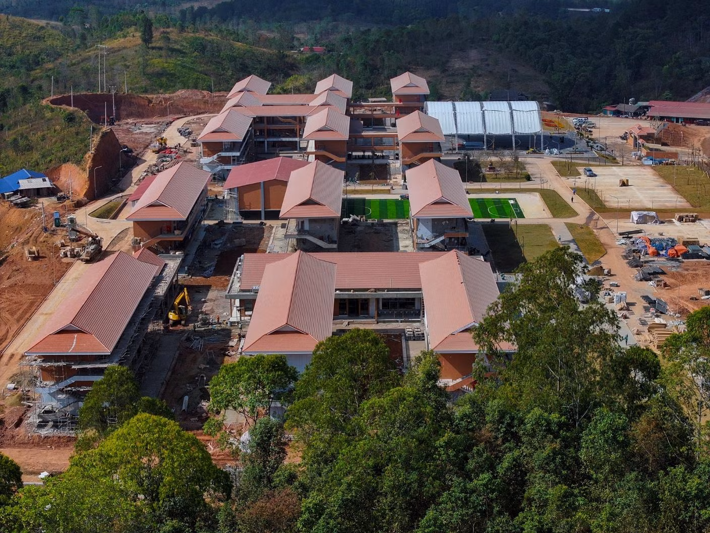 Sắp khánh thành trường học liên cấp hiện đại bậc nhất vùng biên giới Điện Biên -1