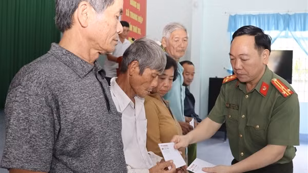 Góp thêm sắc xuân với người dân miệt vườn sông nước Đồng Tháp và Vĩnh Long
