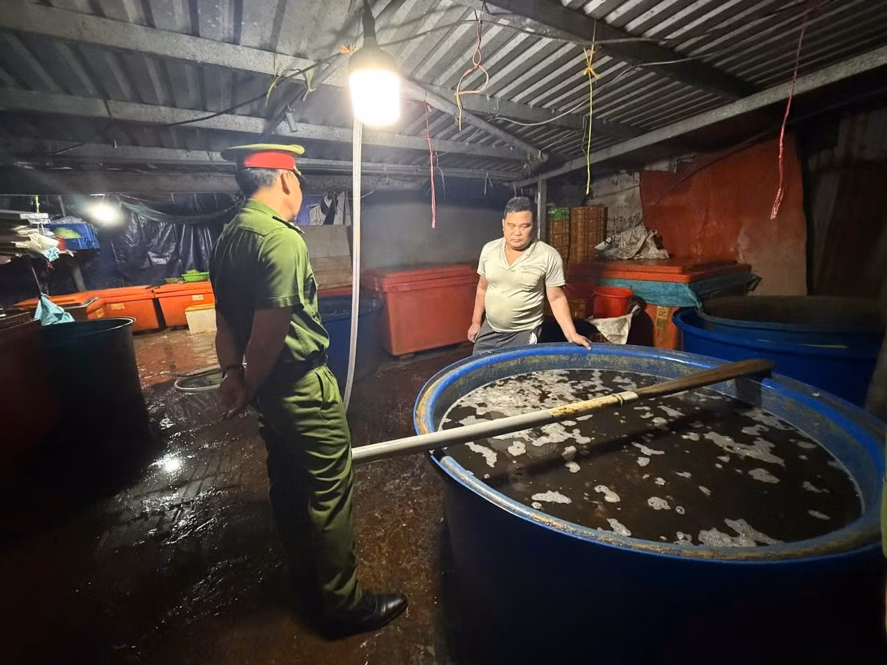 Triệt phá đường dây ngâm 3.000 tấn thịt ốc bươu bằng hóa chất công nghiệp quy mô đặc biệt lớn -1