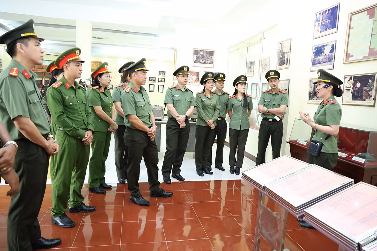 Công an tỉnh An Giang bàn giao công trình “Ngôi nhà 19/8” và sinh hoạt chính trị tại Cà Mau -0