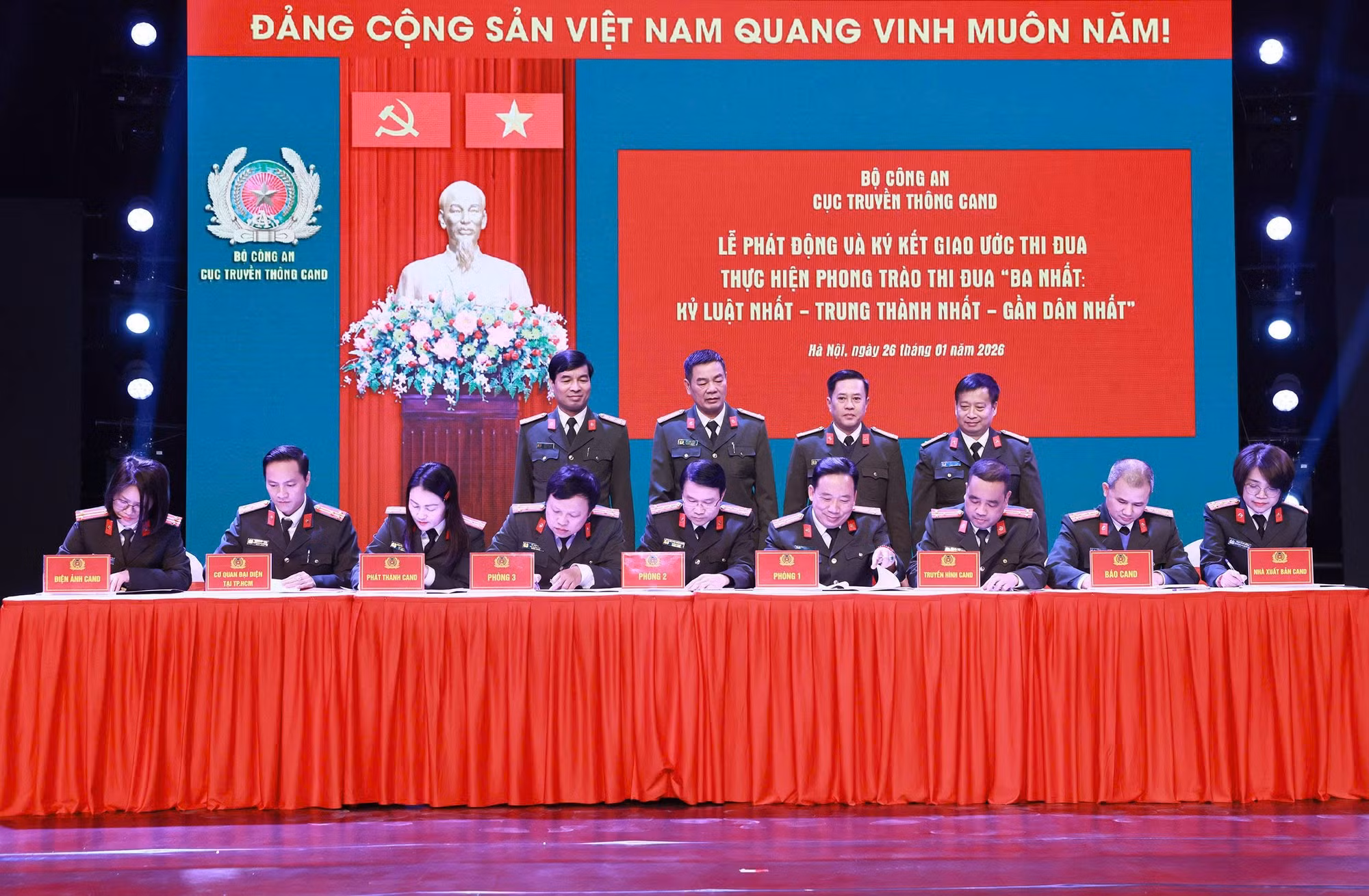 Ký giao ước thực hiện Phong trào thi đua 