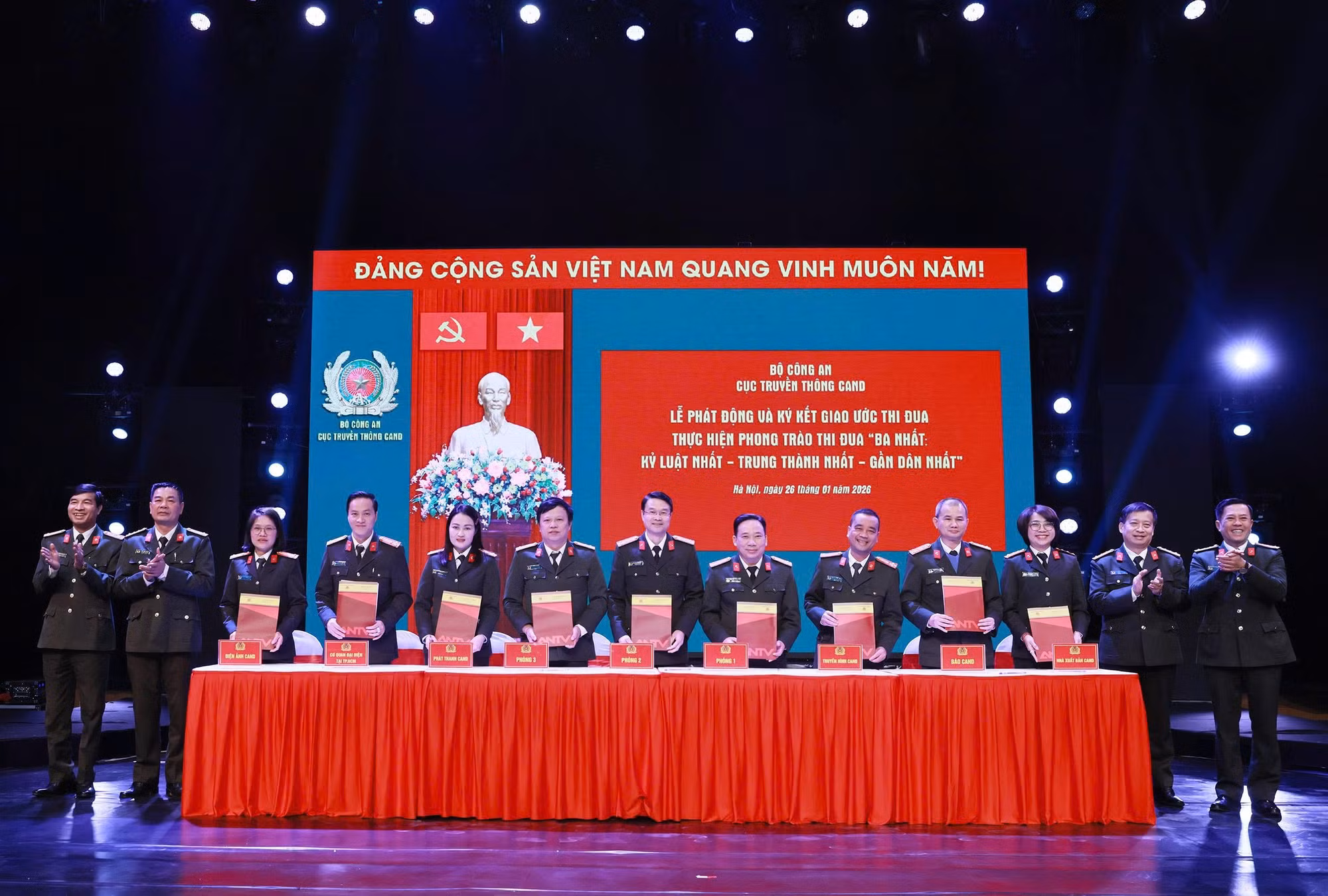 Ký giao ước thực hiện Phong trào thi đua 