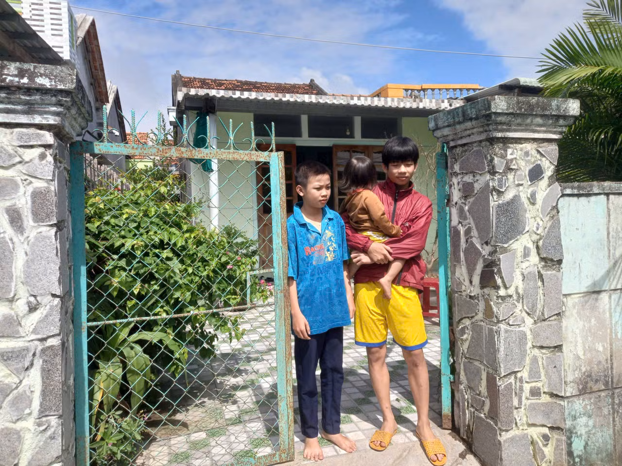 Khen thưởng đột xuất nam sinh cứu giúp phi công trong vụ rơi máy bay ở phía Đông tỉnh Đắk Lắk -0