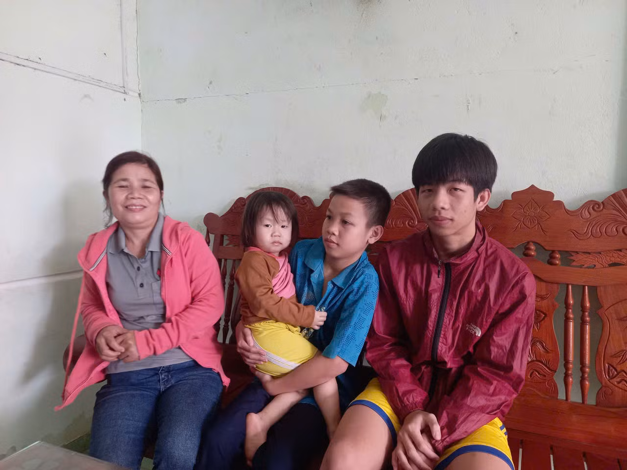 Khen thưởng đột xuất nam sinh cứu giúp phi công trong vụ rơi máy bay ở phía Đông tỉnh Đắk Lắk -0