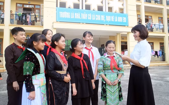 Hỗ trợ tiền ăn và kinh phí đồng phục, học phẩm cho học sinh trường phổ thông nội trú -0