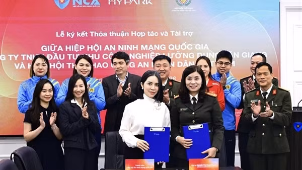 Cú hích cho bắn súng Công an nhân dân
