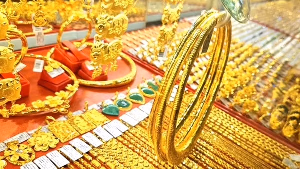 Giá vàng tăng không ngừng nghỉ, bạc tiếp tục leo thang