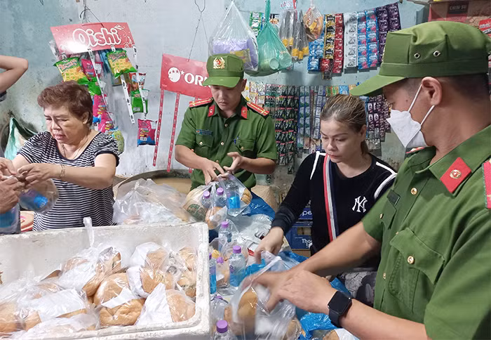 Đà Nẵng - tình người sau mưa lũ -0