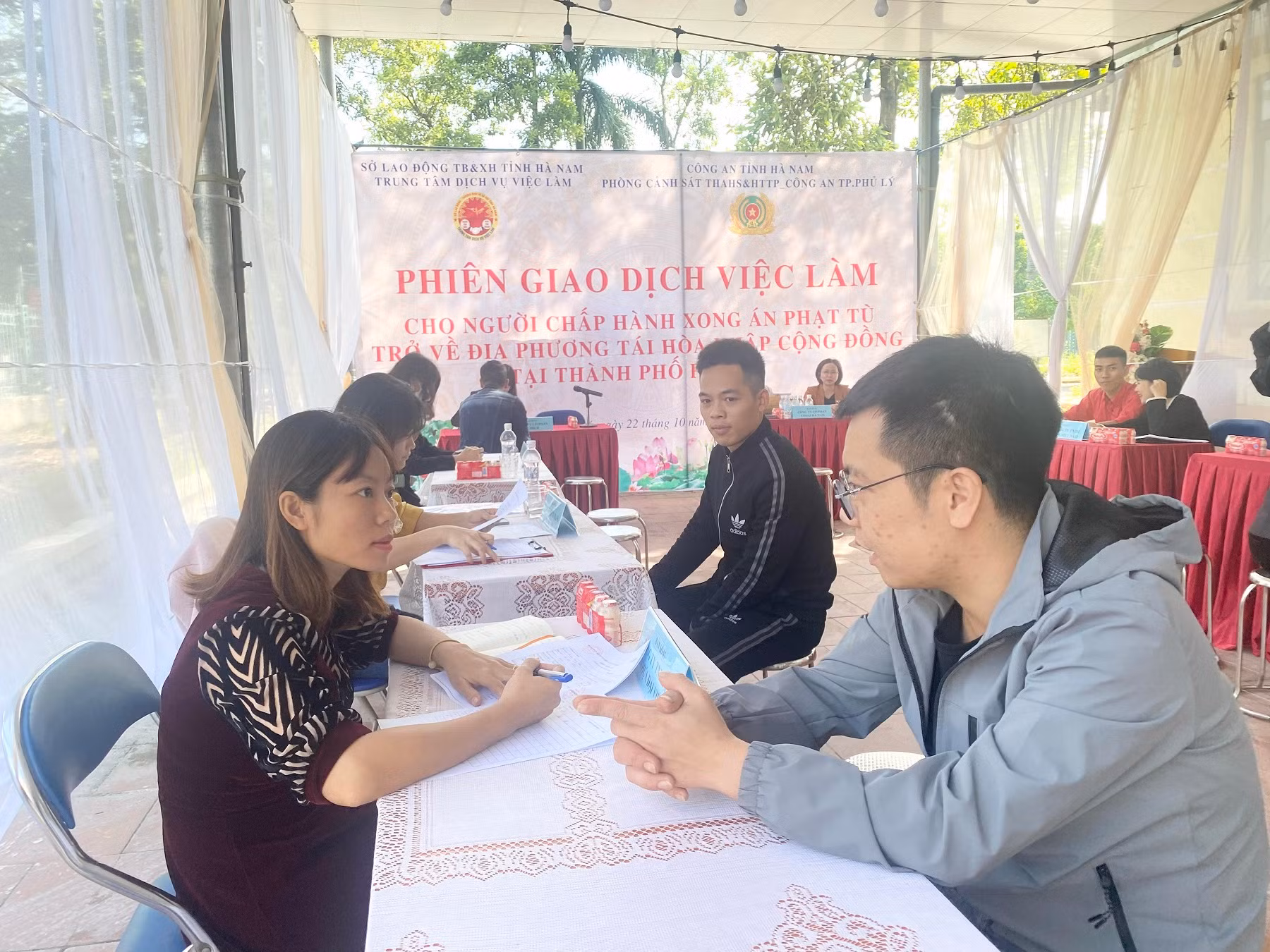 Tổ chức phiên giao dịch, giới thiệu việc làm cho những người tha tù -0