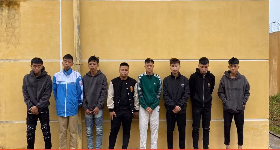 Lên mạng bán xe sau đó cướp lại, 8 thanh niên bị bắt -0