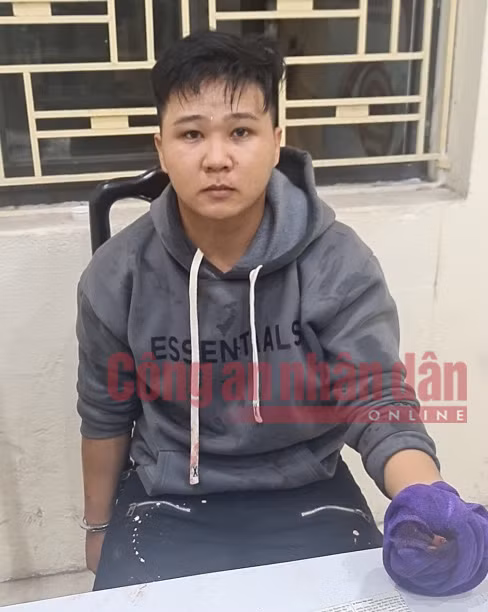 Viết thư tuyệt mệnh lên facebook rồi đi sát hại bạn gái và tình địch -0