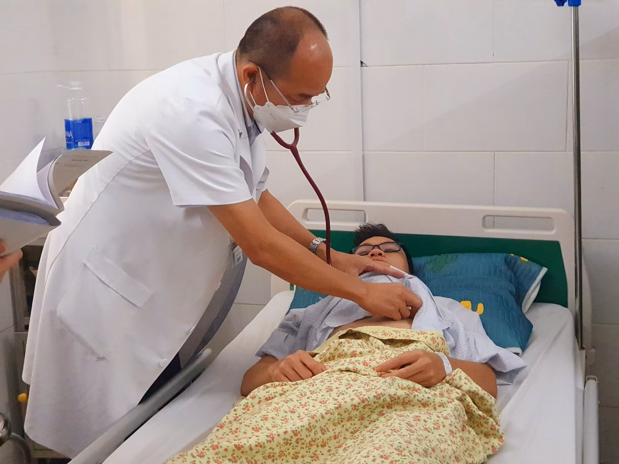 Bệnh nhân sốt xuất huyết có dấu hiệu cảnh báo nhập viện tăng mạnh -0