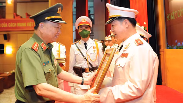 Chuyện về những chiến sĩ cận vệ