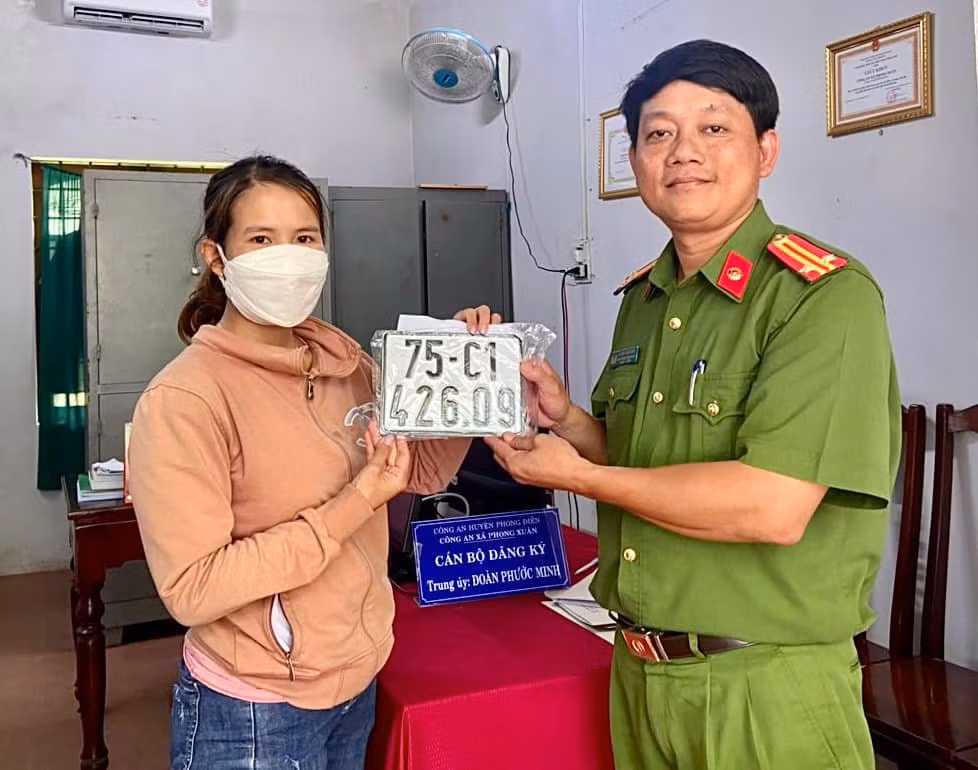 Công an xã góp sức đẩy mạnh cải cách hành chính -0