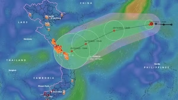 Áp thấp nhiệt đới vào biển Đông, miền Trung đón đợt mưa lớn