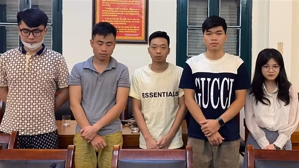 Dụ mua "hồ sơ vàng" để chiếm đoạt tiền tỷ
