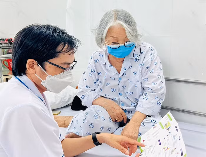 Ẩn họa “chợ” thuốc online -0