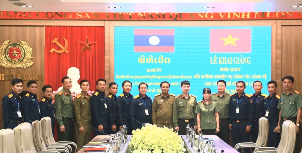 Khai giảng các khóa bồi dưỡng nghiệp vụ công tác cảnh vệ &nbsp;cho Bộ Công an Lào -0