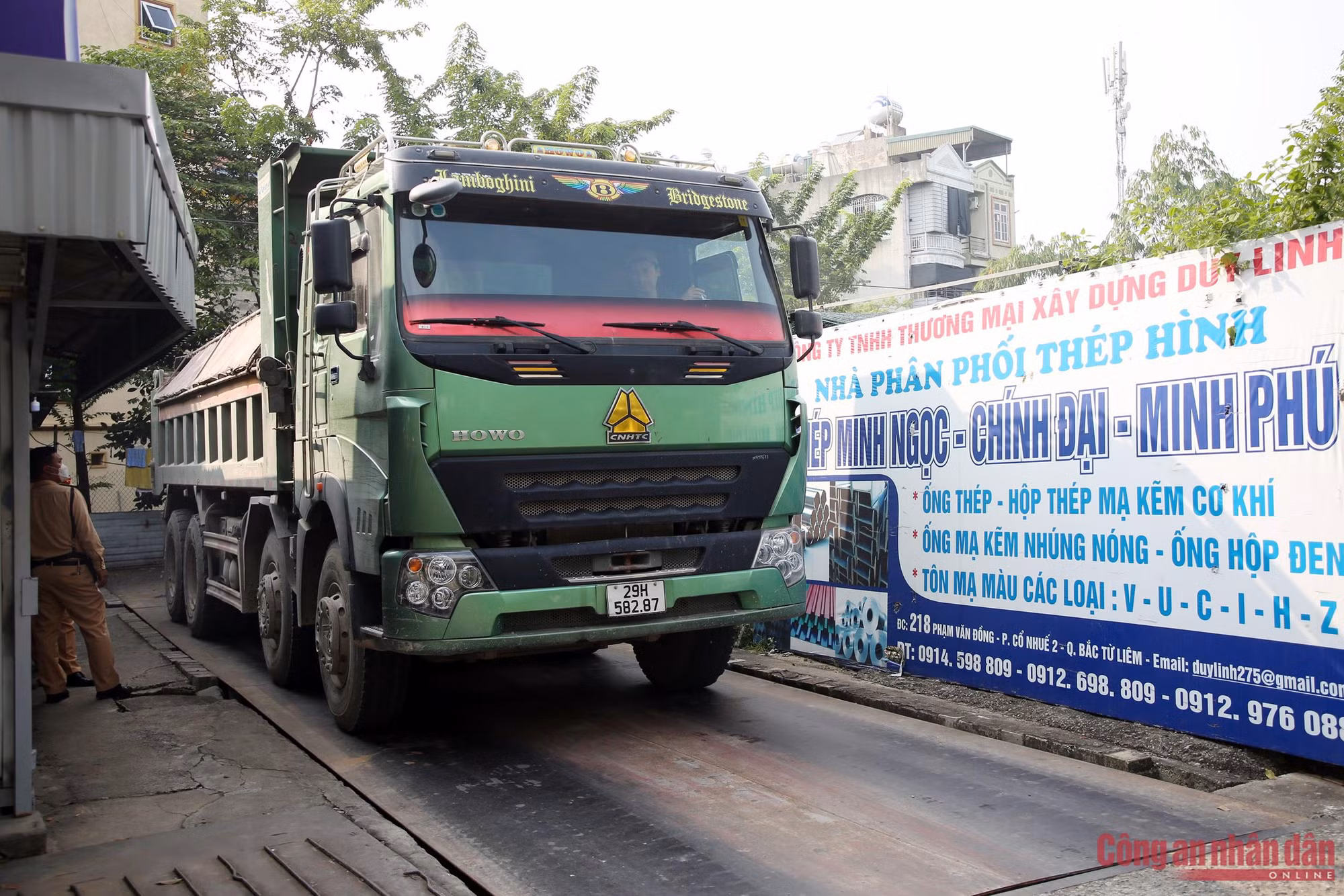 Xe tải độ thùng "chạy khung giờ đẹp" định qua mặt CSGT ảnh 4 CSGT chặn bắt “hung thần” độ thùng quá cân -0