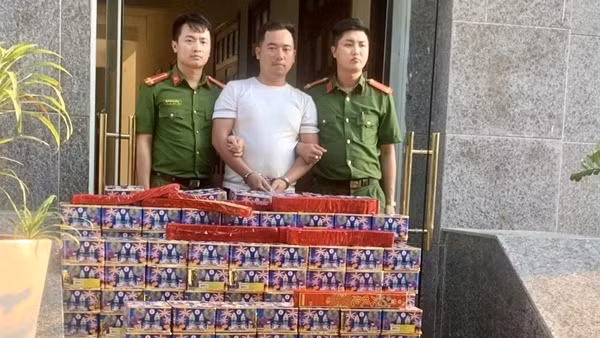 Thay tên đổi họ, làm nhà kho kiên cố tập kết pháo lậu