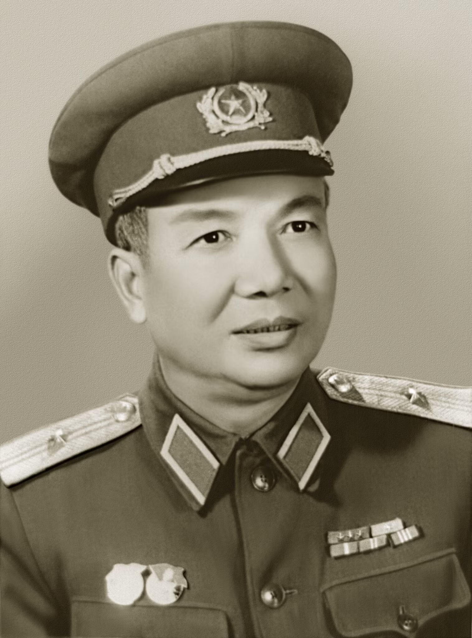 Phát hành bộ tem và sách nhân kỷ niệm 100 năm Ngày sinh Thiếu tướng Hoàng Thế Thiện -0