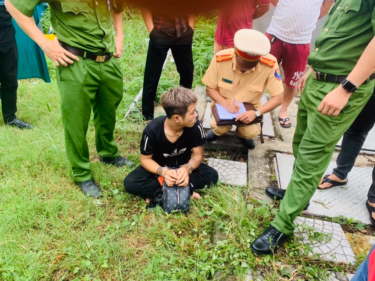 Đột nhập tàu cá trộm cắp tài sản còn mang theo cỏ Mỹ để sài -0
