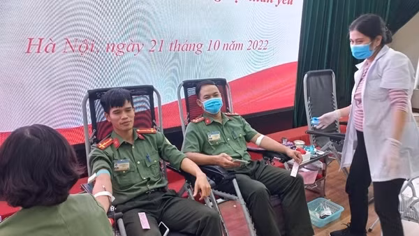 Công an Cửa khẩu Cảng hàng không Quốc tế Nội Bài hiến máu tình nguyện
