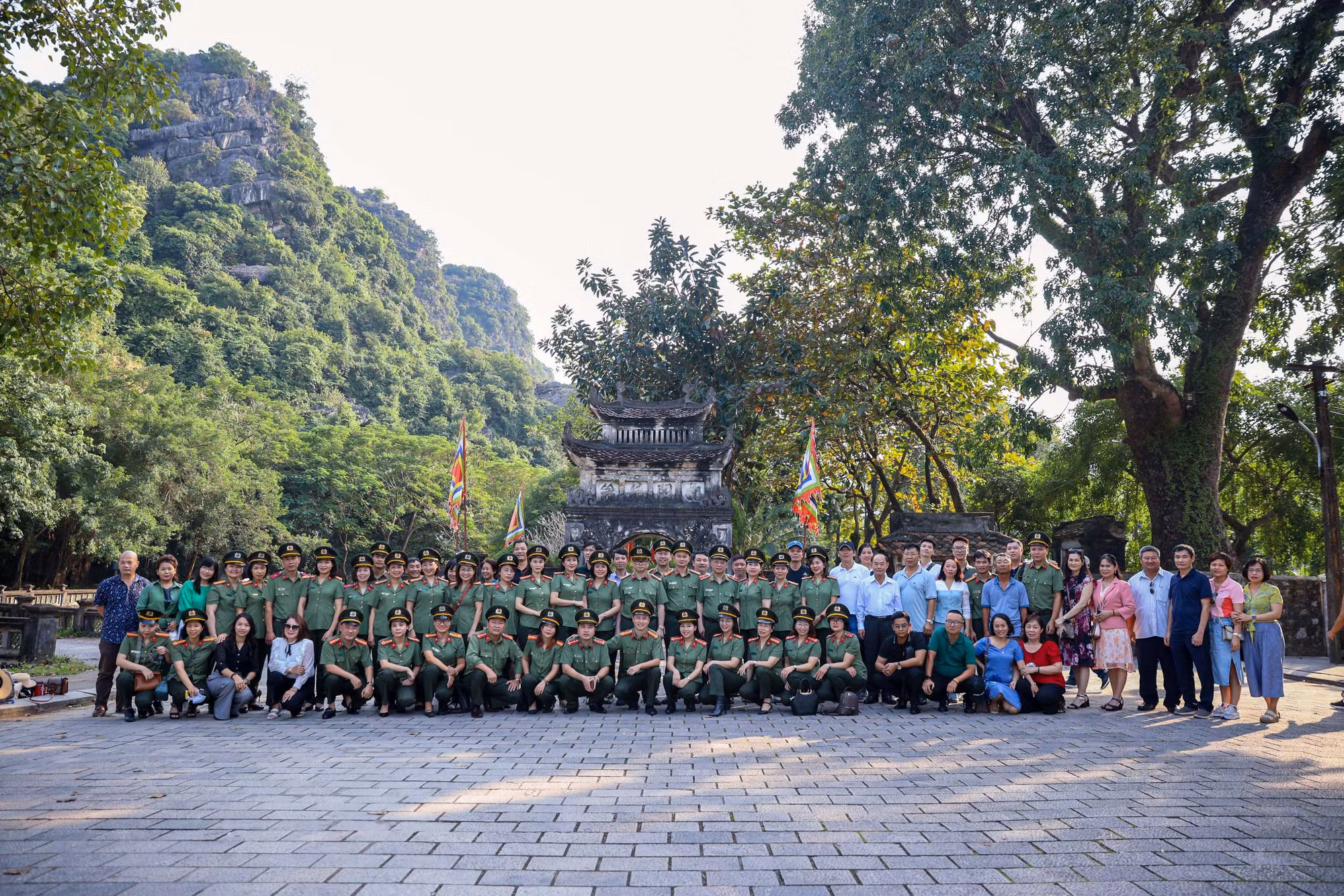 Báo CAND tổ chức chuyến sinh hoạt chính trị, “về nguồn” tại Ninh Bình -0