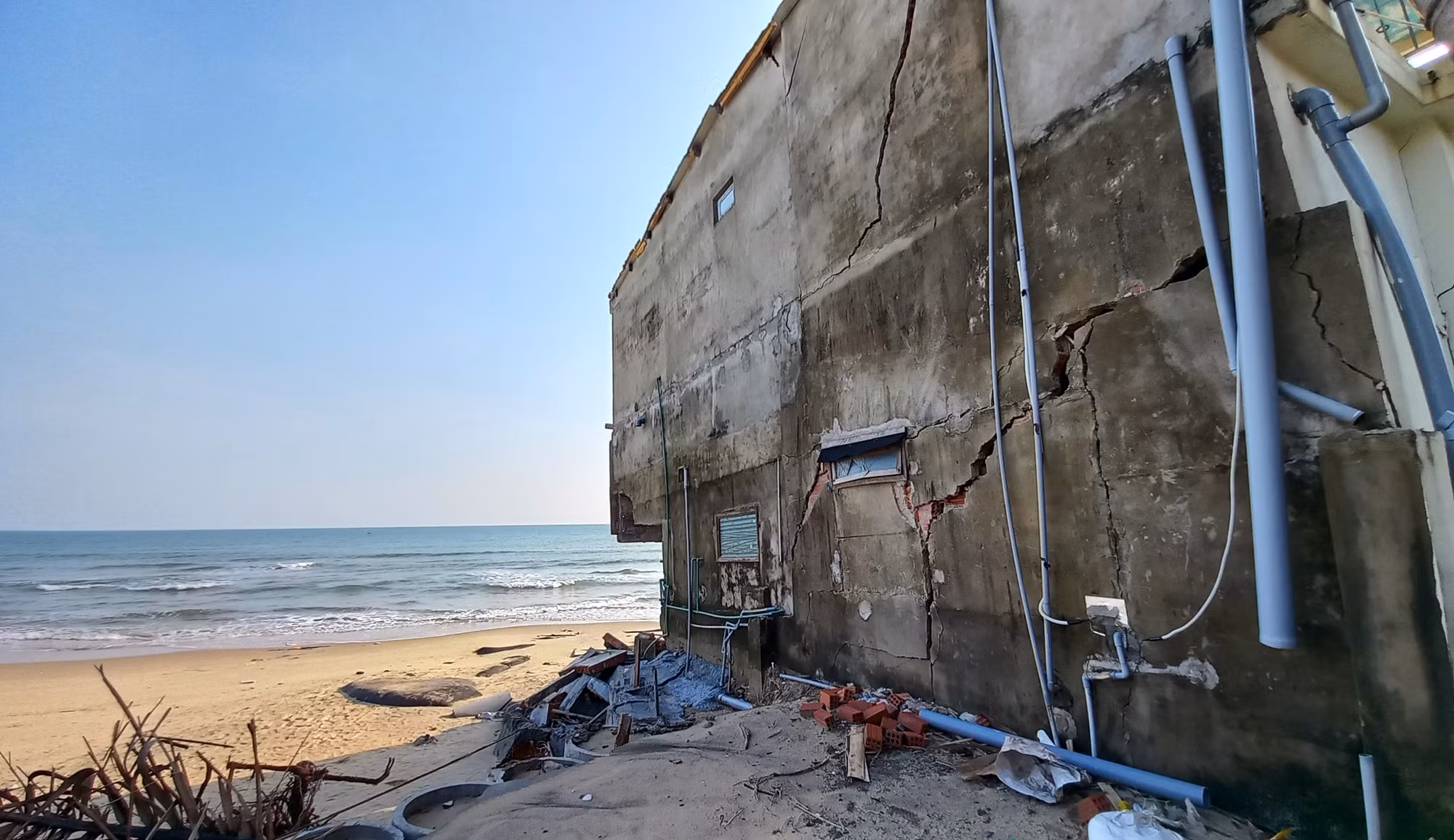 Bất an sống trong vùng sạt lở -0