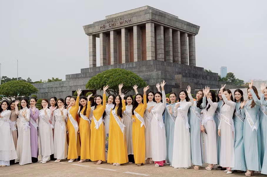 Thí sinh Hoa hậu Du lịch Việt Nam 2022 rạng rỡ khám phá Thủ đô trước thềm Bán kết -0