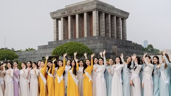 Thí sinh Hoa hậu Du lịch Việt Nam 2022 rạng rỡ khám phá Thủ đô Hà Nội