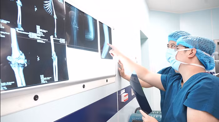 Sau 26 năm, cánh tay biến dạng lần đầu được hồi phục nhờ công nghệ 3D -0