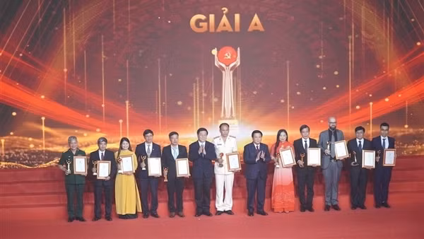 Hơn 100 tác phẩm đoạt giải Cuộc thi viết chính luận về bảo vệ nền tảng tư tưởng của Đảng
