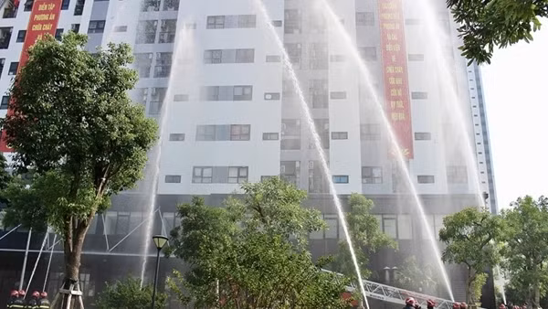 Gần 1.300 người tham gia diễn tập chữa cháy và cứu nạn, cứu hộ