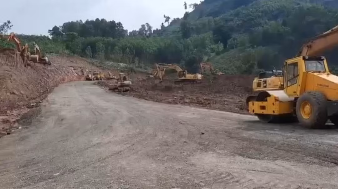 Thông tuyến quốc lộ 15D lên cửa khẩu quốc tế La Lay -0