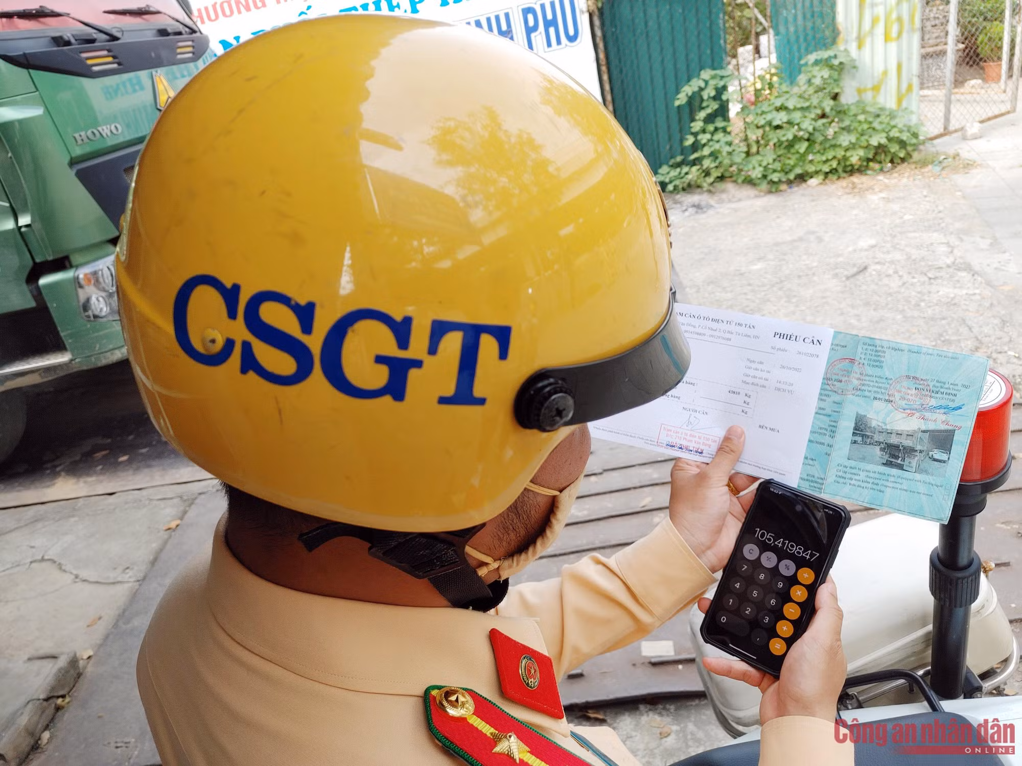 Xe tải độ thùng "chạy khung giờ đẹp" định qua mặt CSGT ảnh 5 CSGT chặn bắt “hung thần” độ thùng quá cân -1