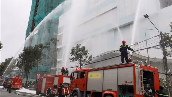 Thực tập phương án chữa cháy tại trung tâm thương mại