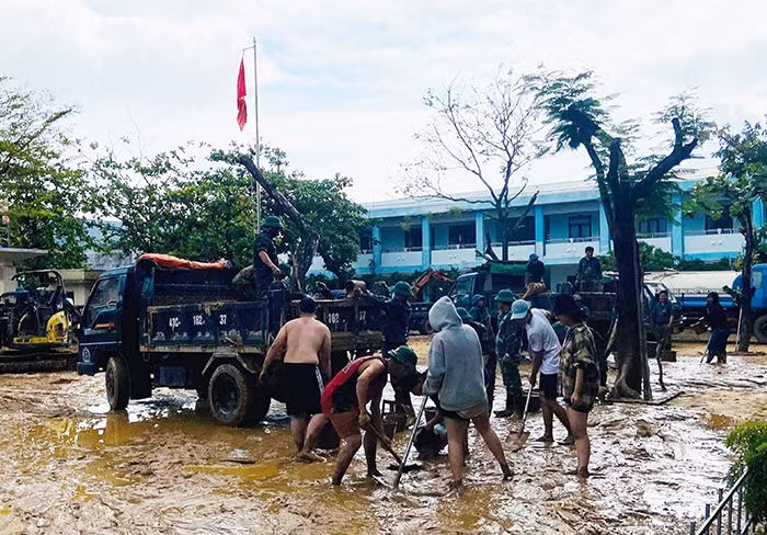 Đà Nẵng - tình người sau mưa lũ -0
