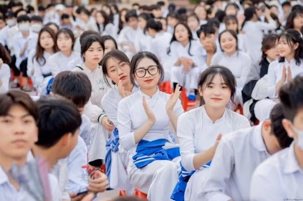 Giữ hay bỏ lớp không chuyên trong trường chuyên? -0