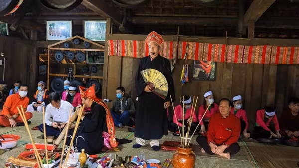Phát huy di sản văn hóa Mo Mường