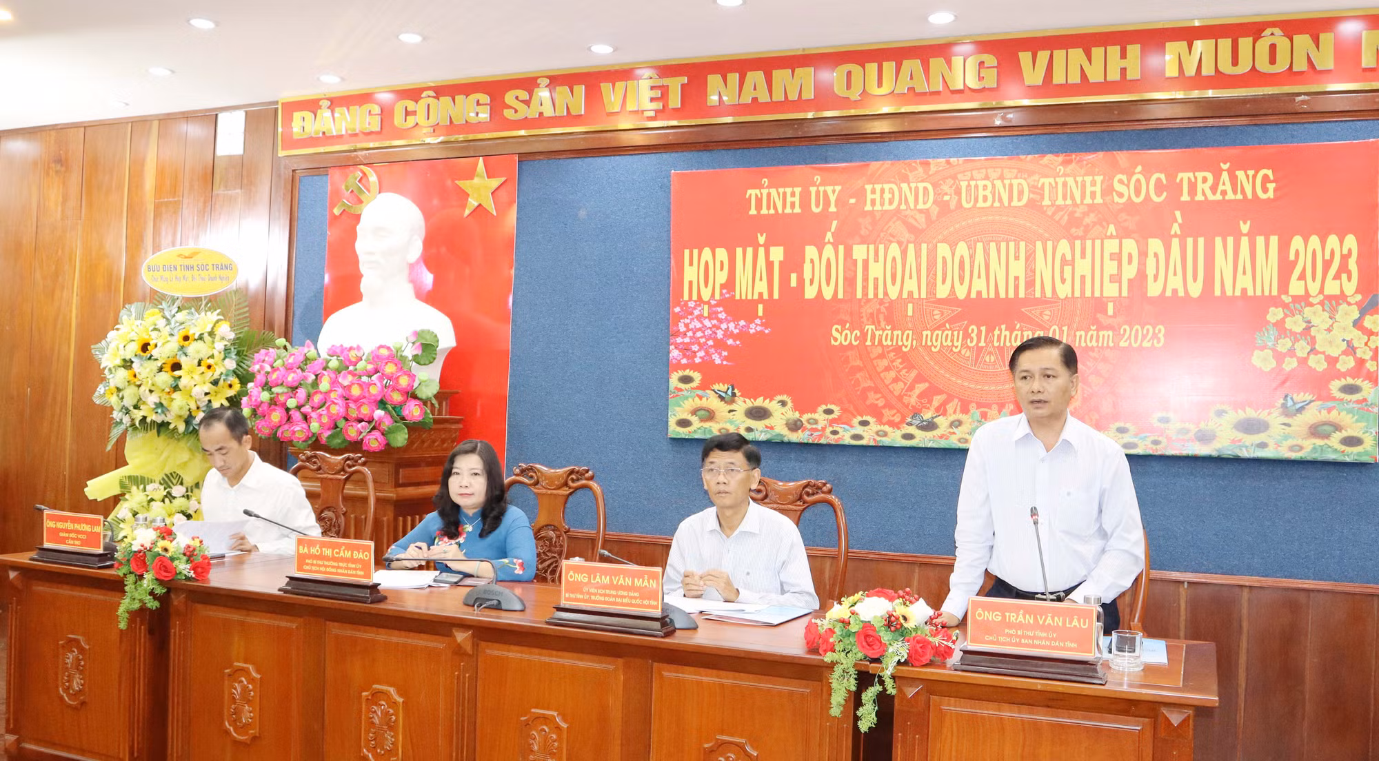 Lãnh đạo tỉnh Sóc Trăng đối thoại với doanh nghiệp -0